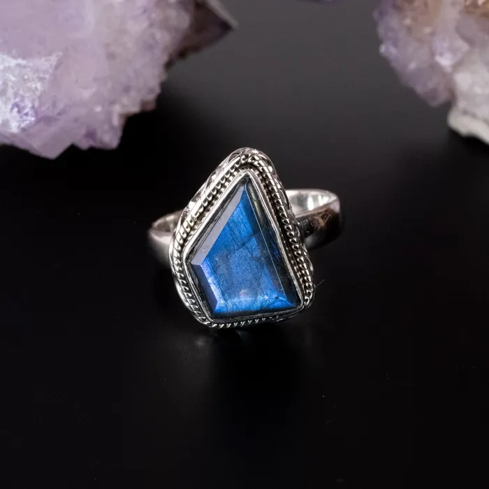 InnerVision Crystals Rings Labradorite Ring 14x9mm Size 7 925 Silver